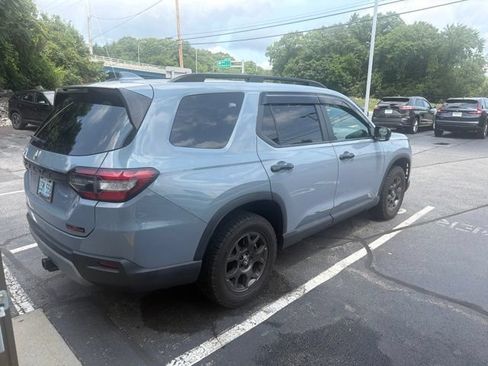Used 2024 Honda Pilot TrailSport image 3