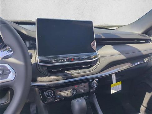 New 2026 Jeep Compass Latitude image 10