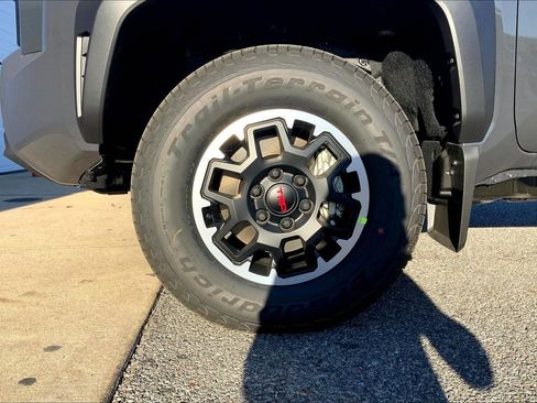 New 2025 Toyota Tacoma TRD Off-Road image 15