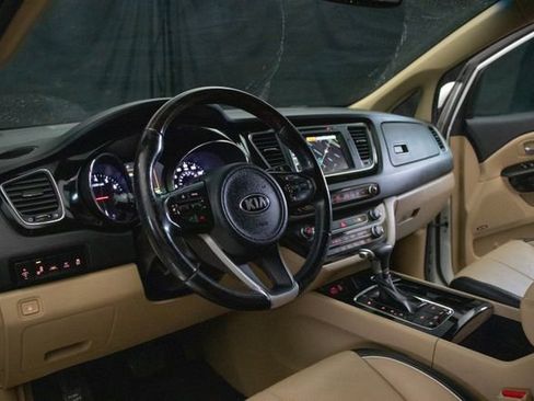 Used 2018 Kia Sedona SX Limited image 25