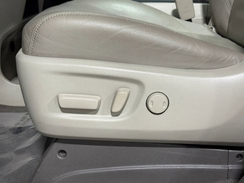 Used 2020 Toyota Sienna XLE FWD image 12