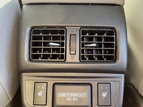 Used 2018 Subaru Outback 2.5i Limited image 16