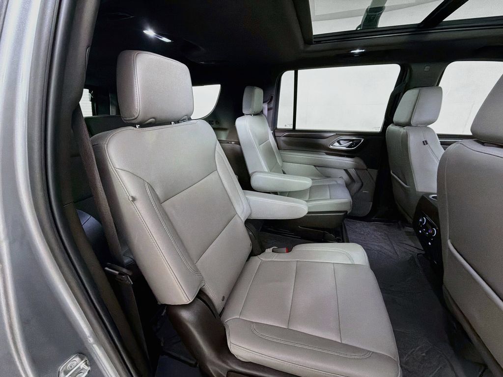 Used 2024 Chevrolet Suburban Z71 w/ Luxury Package AWD/4WD image 26