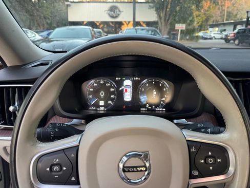 Used 2021 Volvo S60 T5 Momentum image 14