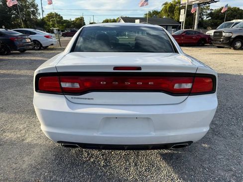Used 2014 Dodge Charger SE RWD image 4