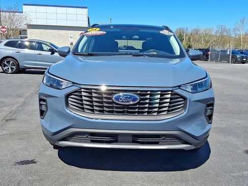 Certified 2025 Ford Escape SE FWD image 2
