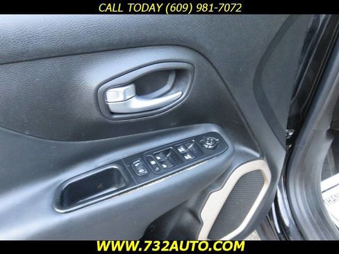 Used 2015 Jeep Renegade Limited w/ Trailer Tow Group image 36