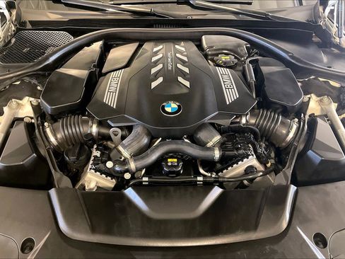 Used 2021 BMW 750i xDrive image 29