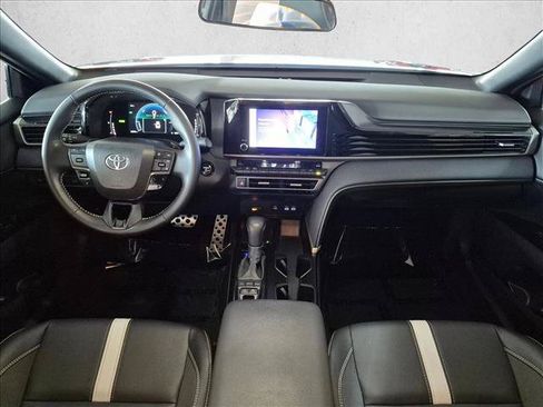 Used 2026 Toyota Camry Hybrid FWD image 17