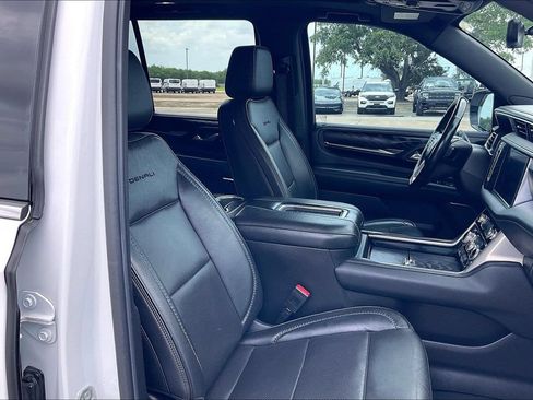 Used 2021 GMC Yukon Denali w/ Advanced Technology Package AWD/4WD image 30