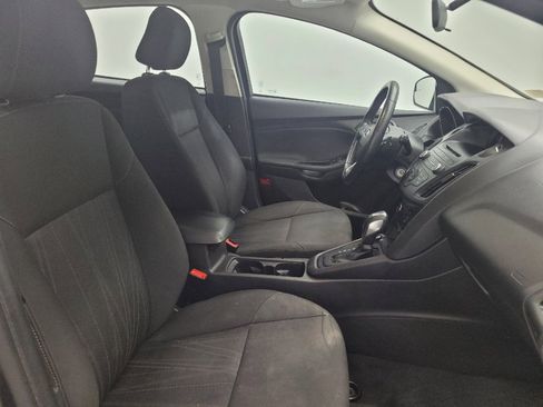 Used 2016 Ford Focus SE w/ SE Sport Package FWD image 21