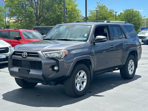 Used 2022 Toyota 4Runner SR5 Premium w/ Moonroof Package AWD/4WD image 8