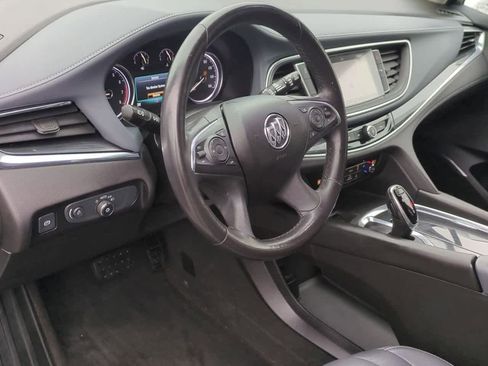 Used 2019 Buick Enclave Essence image 2