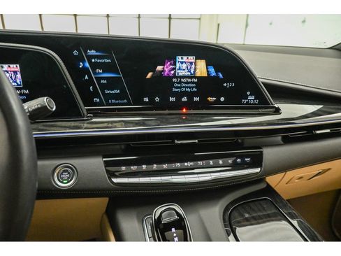 Used 2024 Cadillac Escalade Premium Luxury AWD/4WD image 17