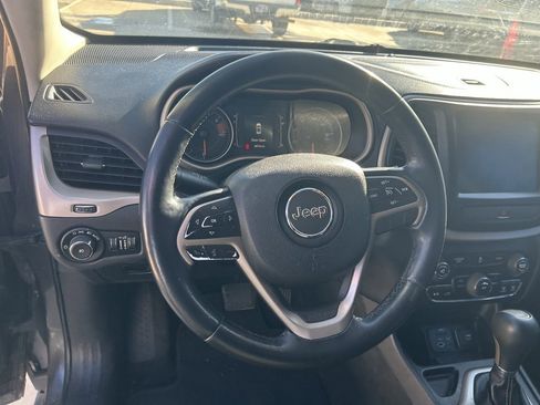 Used 2016 Jeep Cherokee Latitude image 5