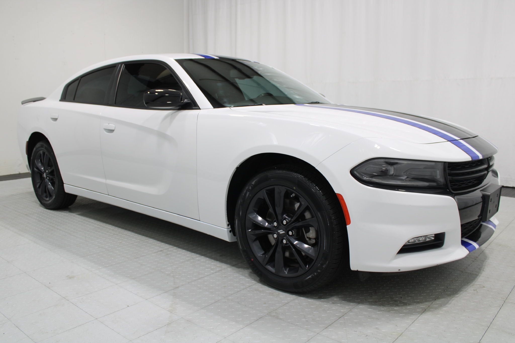 Used 2023 Dodge Charger SXT w/ Blacktop Package AWD/4WD image 4