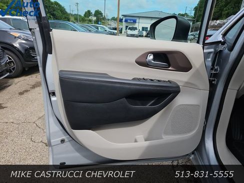 Used 2023 Chrysler Voyager LX FWD image 23
