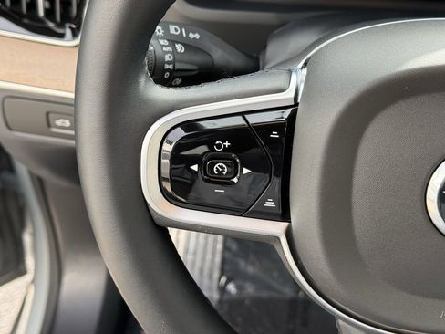 Certified 2025 Volvo XC90 B5 Plus image 22