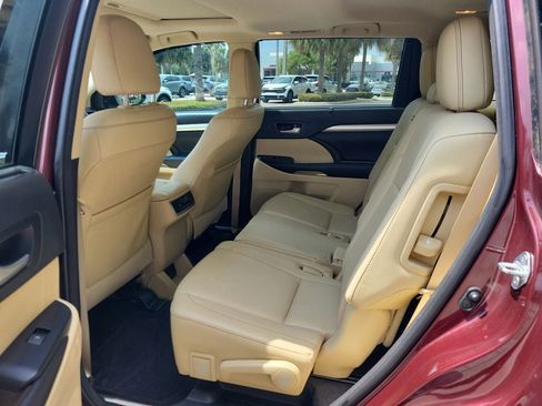 Used 2017 Toyota Highlander XLE FWD image 11
