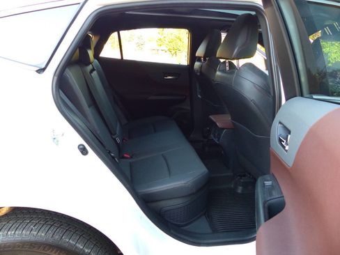 Used 2024 Toyota Venza Limited image 46