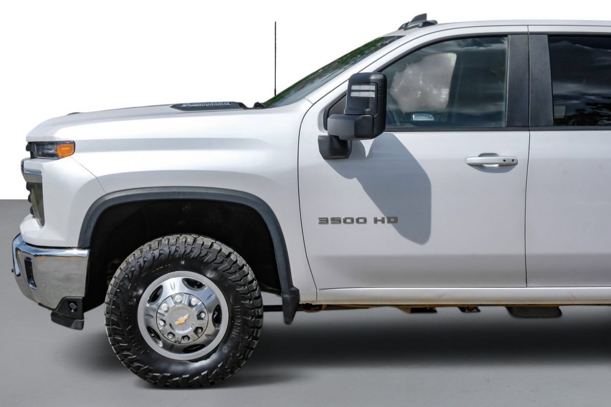 Used 2024 Chevrolet Silverado 3500 LT w/ Convenience Package AWD/4WD image 10