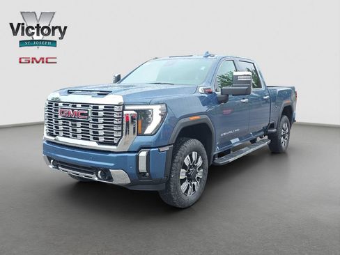 New 2026 GMC Sierra 2500 Denali w/ Denali Reserve Package AWD/4WD image 3