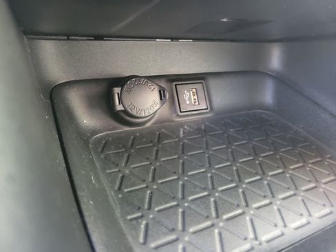 Used 2023 Toyota RAV4 XLE Premium image 20