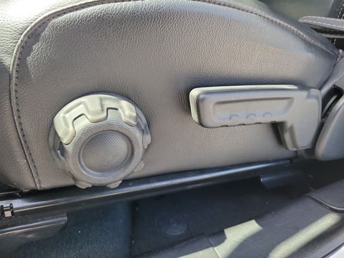 Used 2023 Jeep Wrangler Unlimited Sahara AWD/4WD image 15