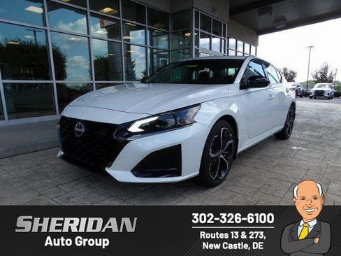 Used 2025 Nissan Altima 2.5 SR w/ SR Premium Package image 1