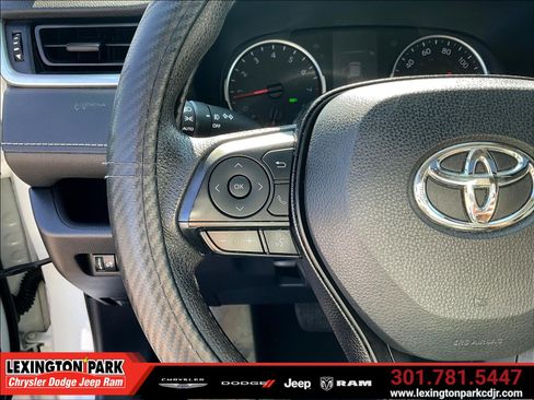 Used 2019 Toyota RAV4 XLE AWD/4WD image 11