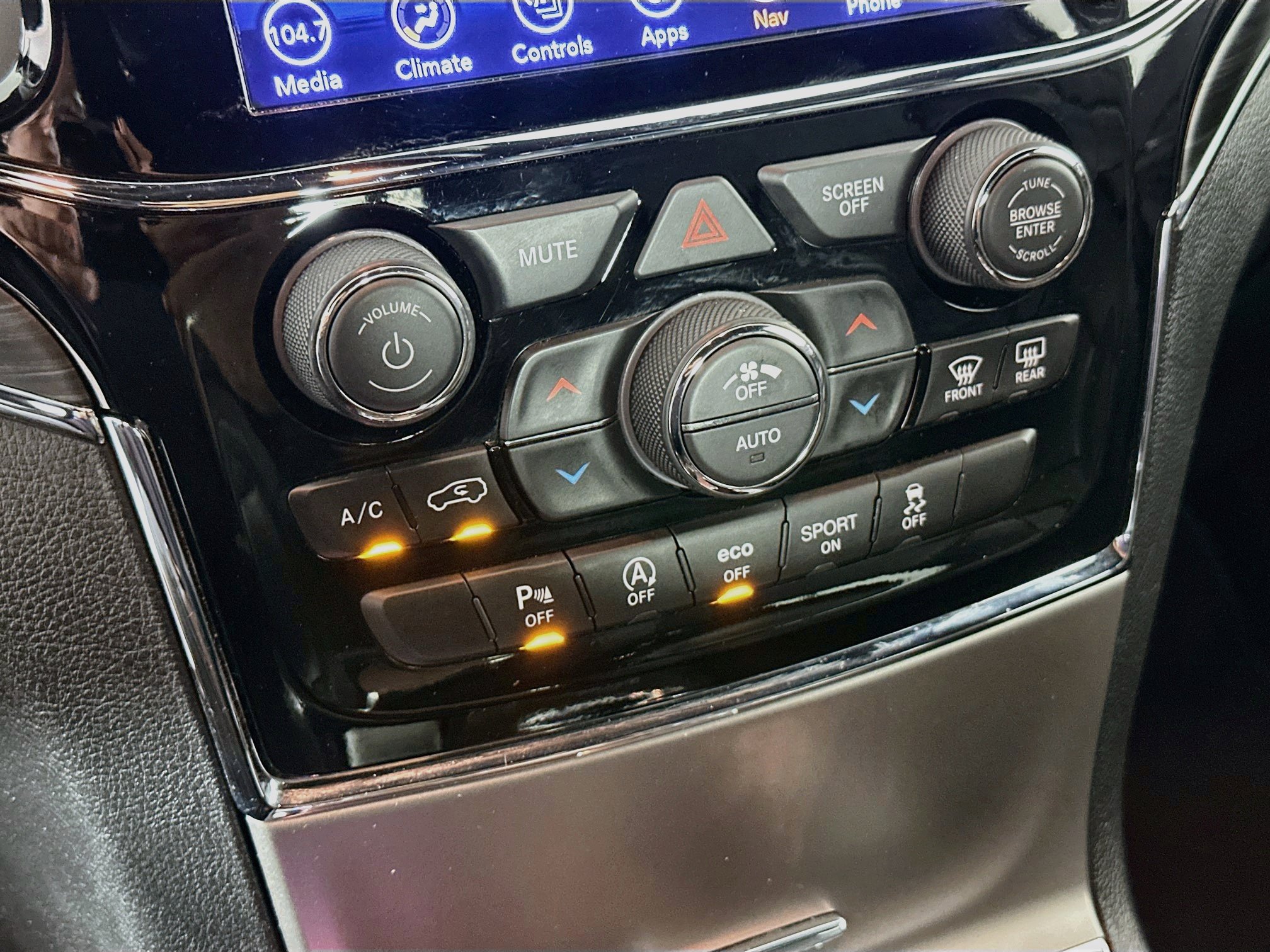 Used 2020 Jeep Grand Cherokee Limited w/ Luxury Group II AWD/4WD image 24