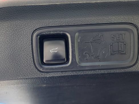 Used 2020 Ford Expedition XLT w/ Equipment Group 202A AWD/4WD image 23