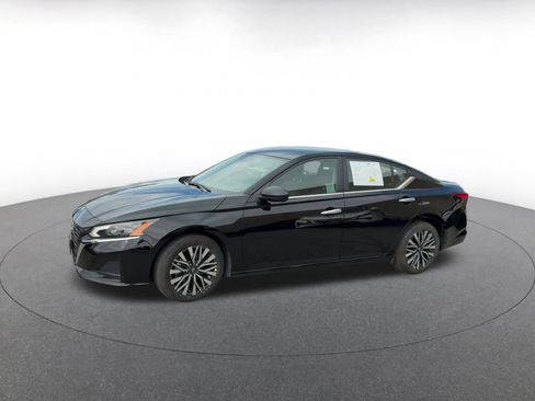 Used 2025 Nissan Altima 2.5 SV image 8