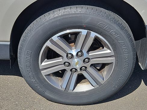 Used 2017 Chevrolet Traverse LT FWD image 4