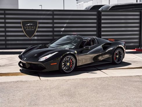 Used 2018 Ferrari 488 Spider RWD image 5