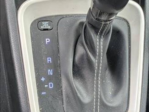 Used 2022 Hyundai Venue Limited FWD image 13