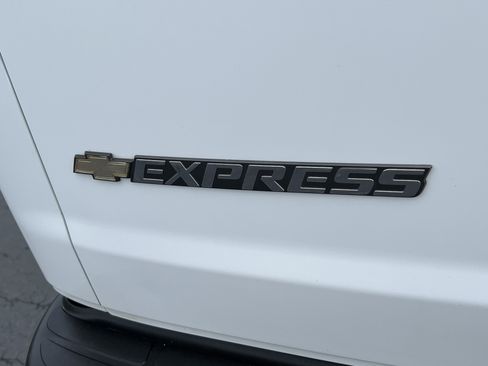 Used 2024 Chevrolet Express 2500 w/ Driver Convenience Package image 9
