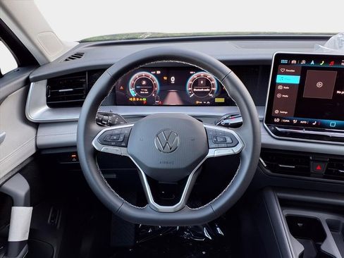 New 2026 Volkswagen Tiguan SE image 13