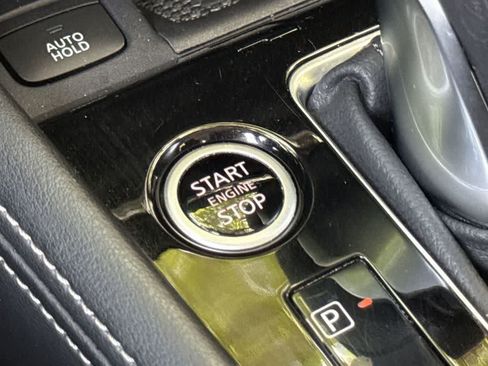 Used 2024 Nissan Kicks SR w/ Interior Electronics Package FWD image 17