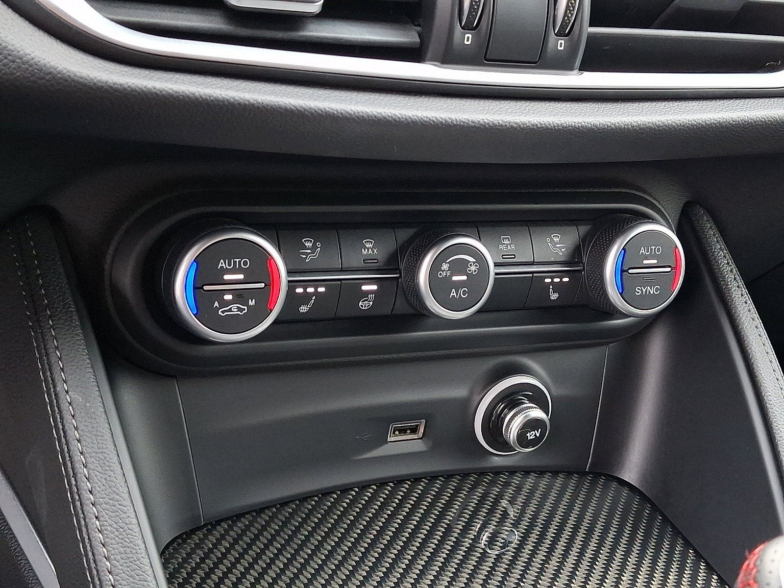 Used 2023 Alfa Romeo Stelvio Estrema AWD/4WD image 17