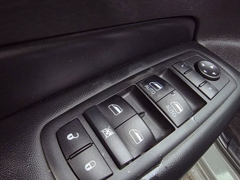 Used 2020 Jeep Grand Cherokee Altitude image 12