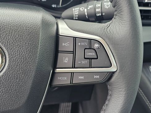 Used 2025 Toyota Sienna XLE image 19