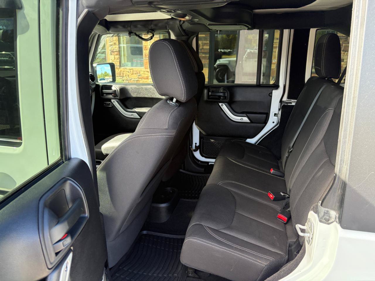 Used 2016 Jeep Wrangler Unlimited Sahara w/ Connectivity Group AWD/4WD image 5