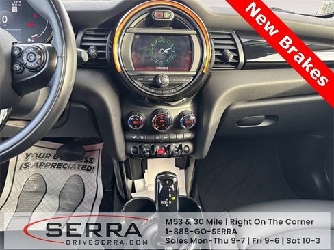 Used 2021 MINI Cooper 4-Door Hardtop w/ 6.5" Touchscreen Package image 11