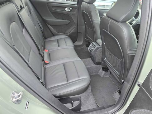 Used 2025 Volvo XC40 B5 Core image 13