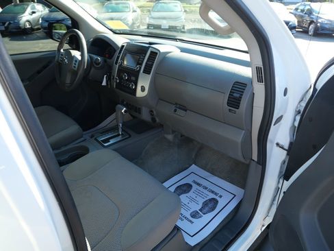 Used 2018 Nissan Frontier SV w/ Value Truck Package AWD/4WD image 25