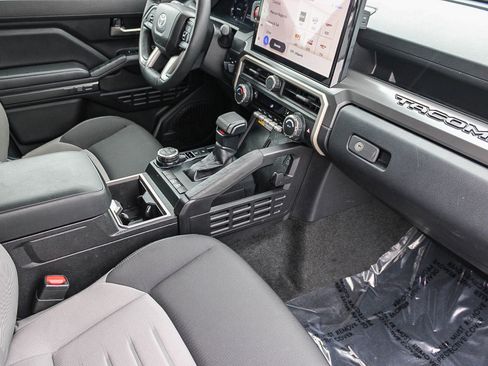 Used 2024 Toyota Tacoma TRD Off-Road image 17