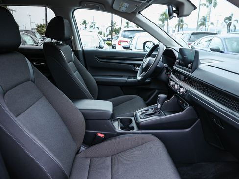 Used 2025 Honda CR-V LX image 23