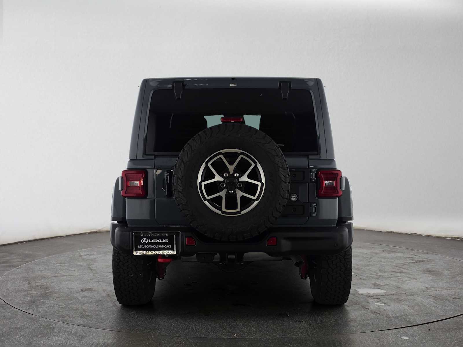 Used 2025 Jeep Wrangler Unlimited Rubicon AWD/4WD image 4