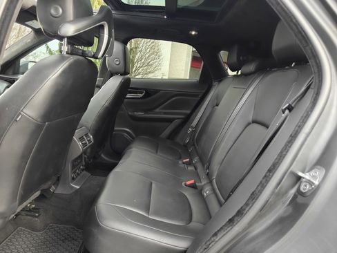 Used 2020 Jaguar F-PACE Premium image 18